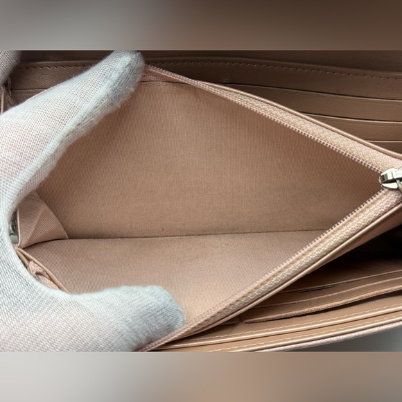 Authentic Chanel Camellia Leather Wallet on Unbranded Added Chain - Picture 8 of 13